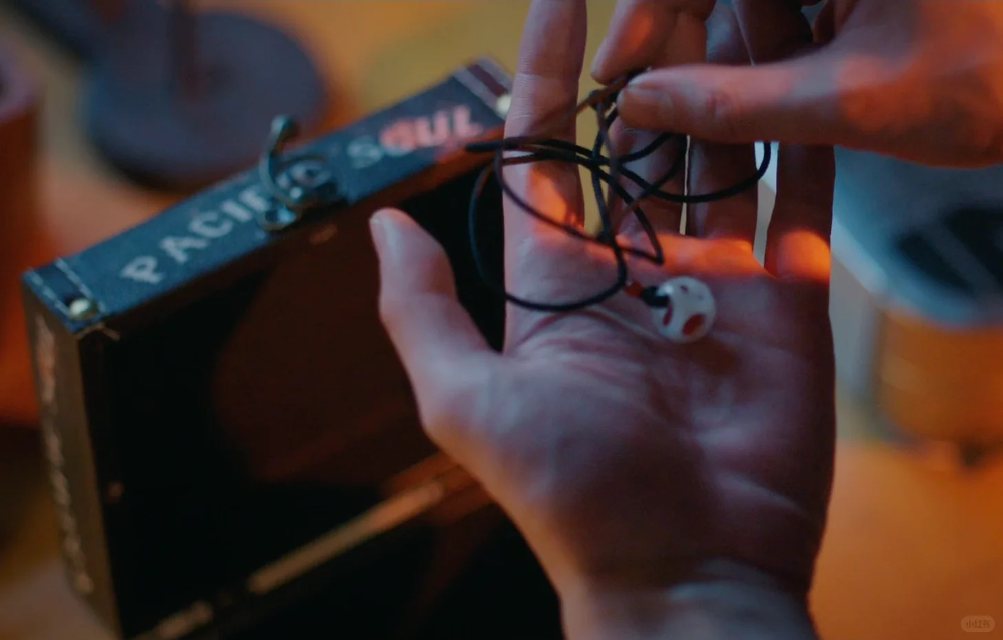 我就这么拿着骰子等待何与来娶的号码牌 追到这段先被勾引，接着就是翻箱倒...