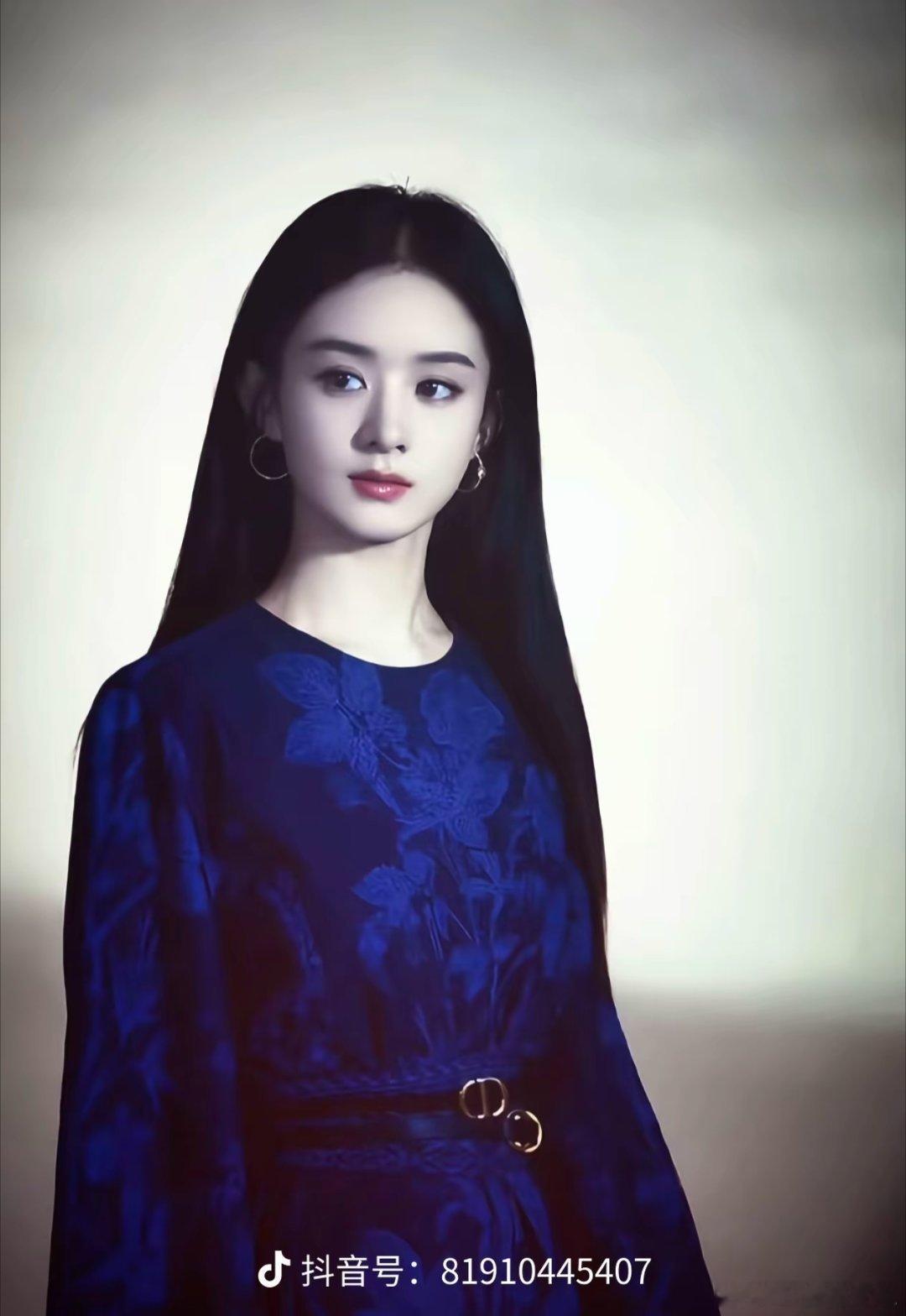 #赵丽颖[超话]# “玫瑰在海里燃烧 我的爱在烈火中绽放. 𝓡𝓸𝓼𝓮𝓼 𝓫𝓾𝓻𝓷 𝓲𝓷 𝓽𝓱𝓮 𝓼𝓮𝓪 𝓪𝓷𝓭 𝓶𝔂 𝓵𝓸𝓿𝓮 𝓫𝓽𝓱𝓮 𝓯𝓲𝓻𝓮.” ​