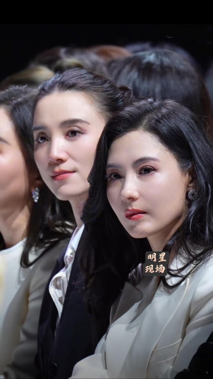 这才是明星最真实的样子，没有什么不老不变的容颜，谁也逃不掉岁月的蹉跎。同样是1980年出生，今年已经46岁的宋佳和张柏芝罕见同框出席活动，可以看到二位顶级美人虽然有化妆加持，然而中年女人的气色已经尽现出来，已经与娇嫩、可爱、惊艳这些词汇离得越来越远了。明星尚如此，普通人就更要顺其自然，真正的美都是由