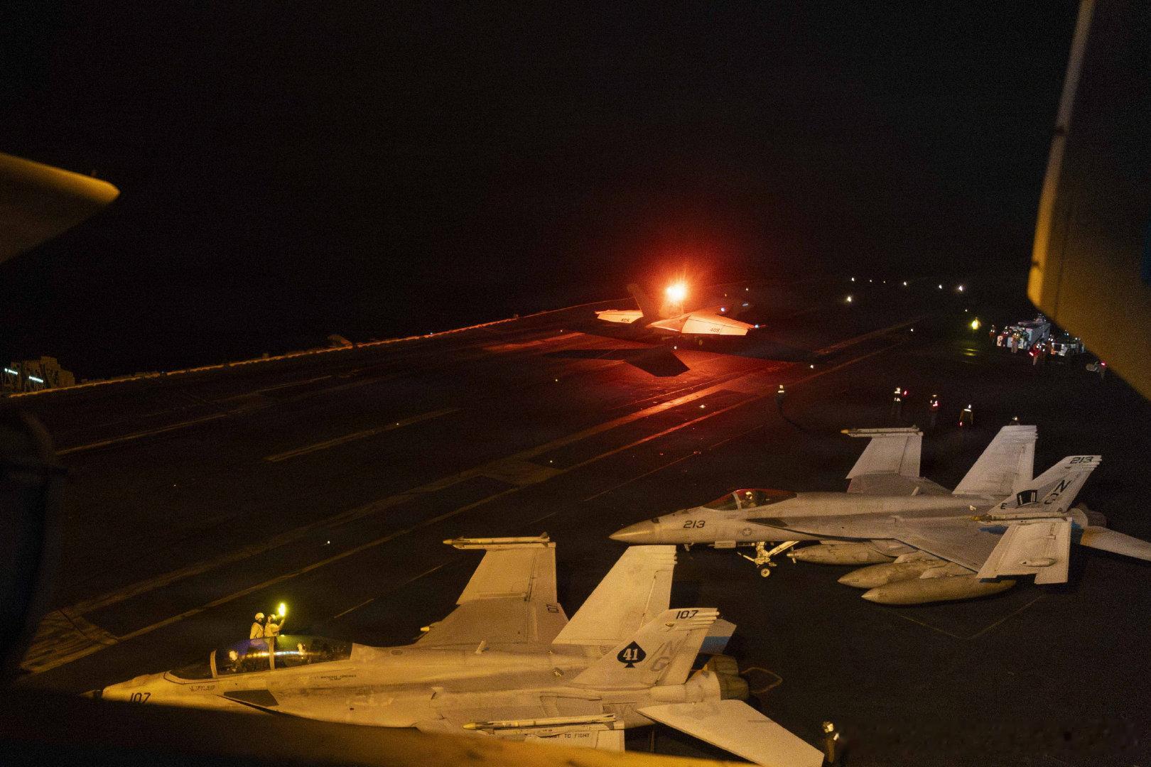 2026年8月14日，第5舰队行动区，USS Abraham Lincoln (CVN 72) ​