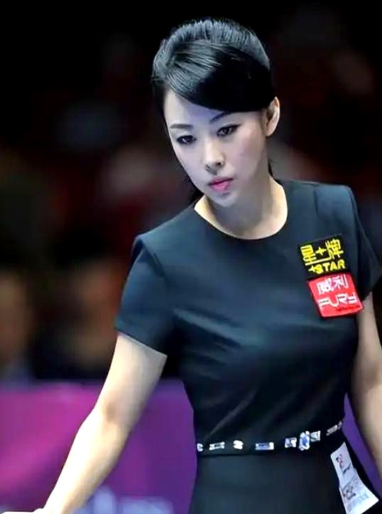 40岁身价8亿无人敢娶，曾公开了四条择偶标准，应征者却寥寥无几，有网友...