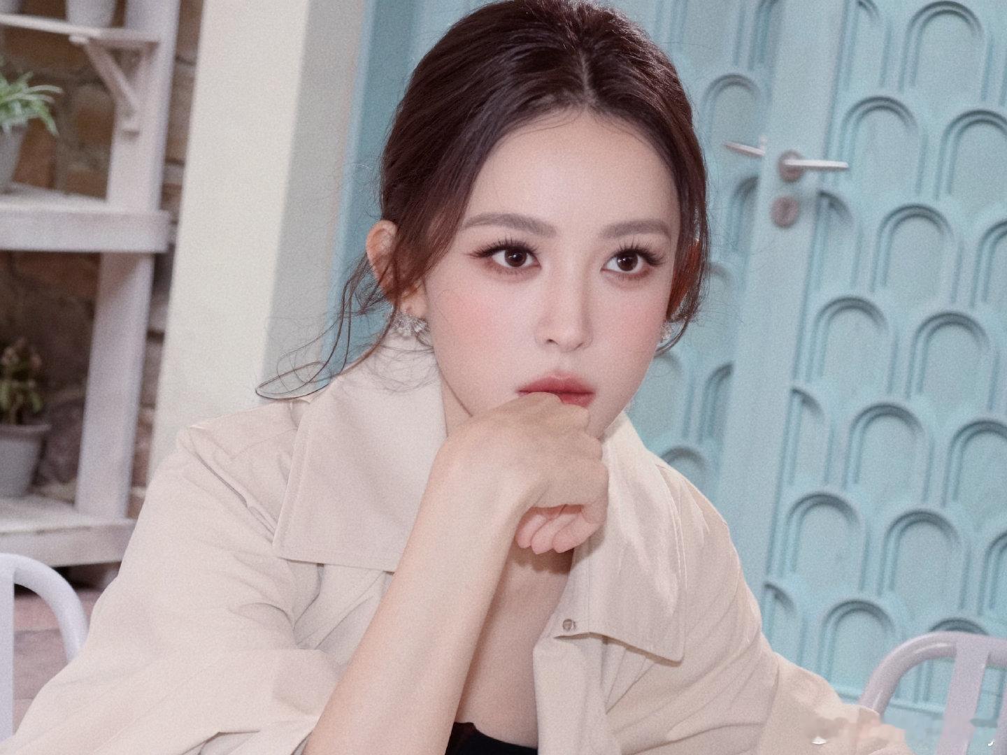 我给娜扎化的夏末氛围妆✨#娜扎氛围妆##夏一秒上妆# 
💄#杨单# ​