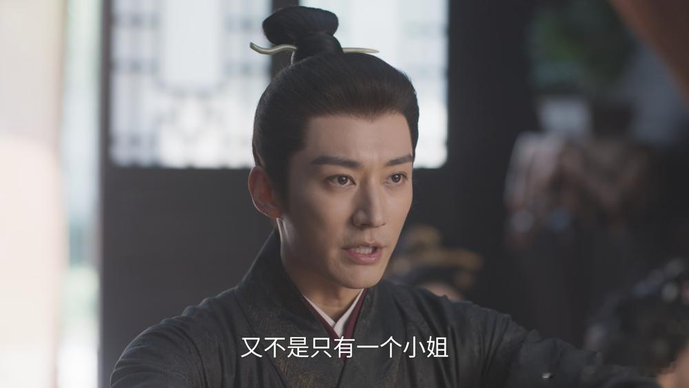 这老头一开口，满屏弹幕都在喊暂停。
侯长荣66了，演林老太爷，骨相把滤镜都干碎了。热搜那个不要找太漂亮的老头演祖父，点进去全是截图，有人说他往那一坐，比孙子还像主角。
可别被这张脸骗了。原著里这位才是真正的活阎王。
孙女病重，他先算的是族里名声折多少。转头就能把另一个孙女推出去联姻，眼皮都