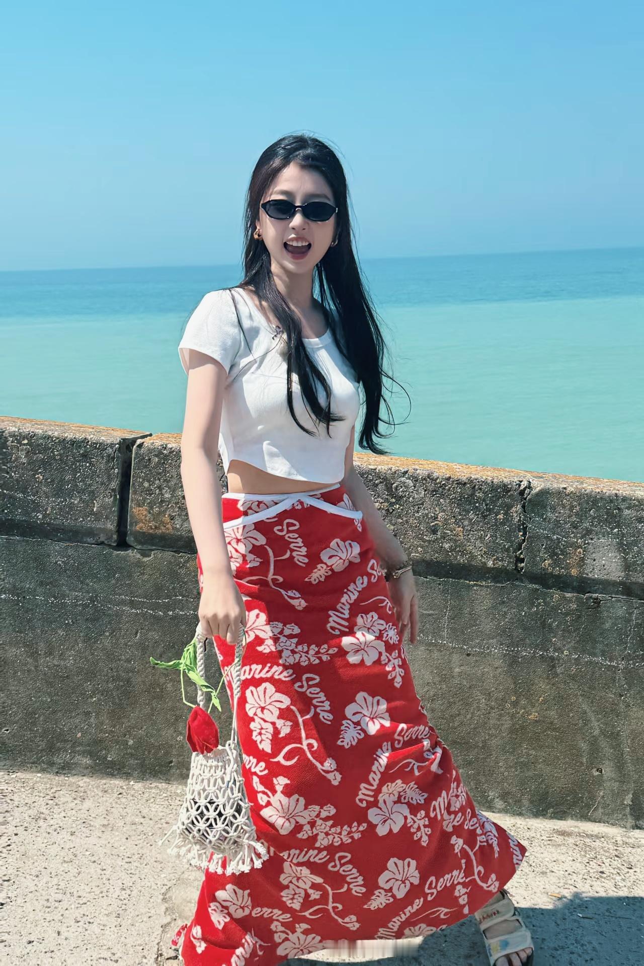 #虞书欣[超话]##虞书欣# 
分享一组🕶️欣欣
#虞书欣穿搭# ​