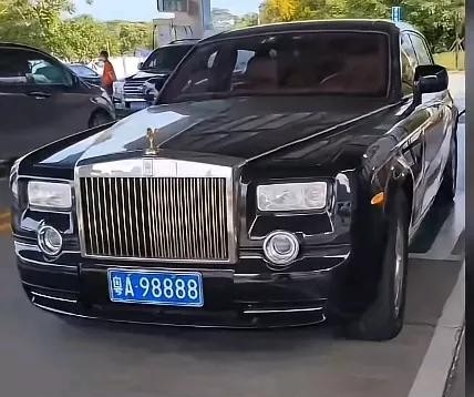 许家印的大飞机，许家印的豪车，人去楼空，再也无法拥有，这一切成为过去，钱是人民的，还要还给人民。

曾经出现在许家印身边的私人飞机、劳斯莱斯、豪宅和游艇，如今再看，已经完全换了一种意义。过去，它们代表着恒大高速扩张时期惊人的财富规模；如今，不少资产进入冻结、接管、出售或者等待处置的程序。2026年8