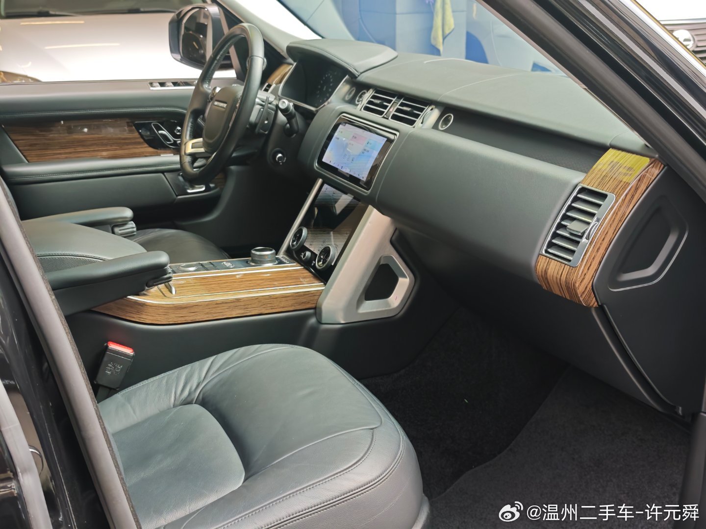 路虎揽胜行政3.0T
​上牌2019年 10万公里 车况好 一手车
​新车落地160万 现在41.8万 可分期  ​