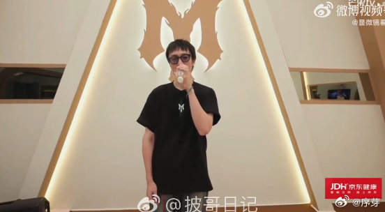 #王传君王啸坤张卓尔野人小考##披荆斩棘# 野性氛围感满满的曲目遇上三位哥哥的理解，小考现场输出很有记忆点，能想象正式舞台会释放出更加强大的能量。 ​