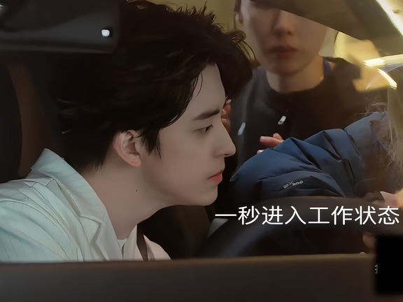 敖瑞鹏在幕后做什么呢？