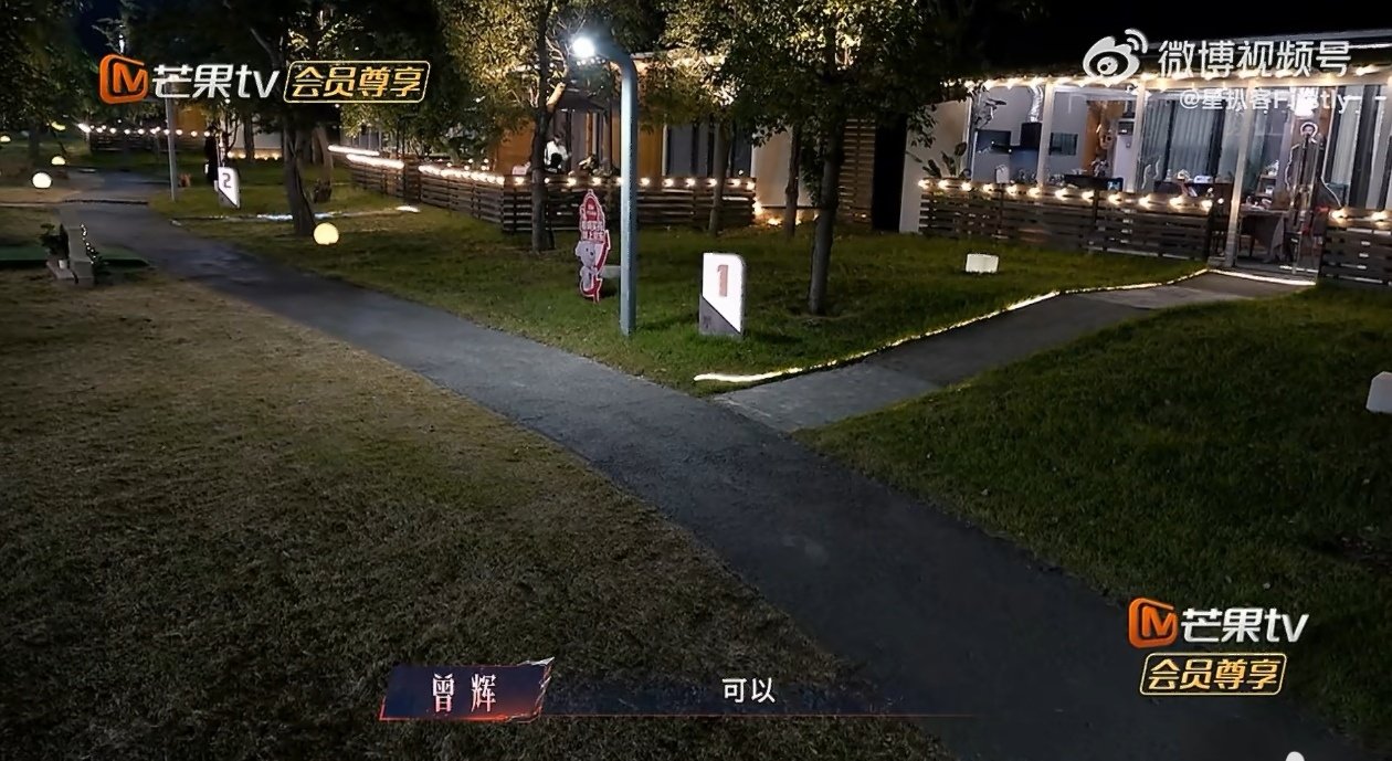 #王赫野做排骨给曾辉吃香了##披荆斩棘# 看到曾辉吃香的表情，就能想象王赫野做的排骨有多美味，披哥生活化花絮好有看点。 ​