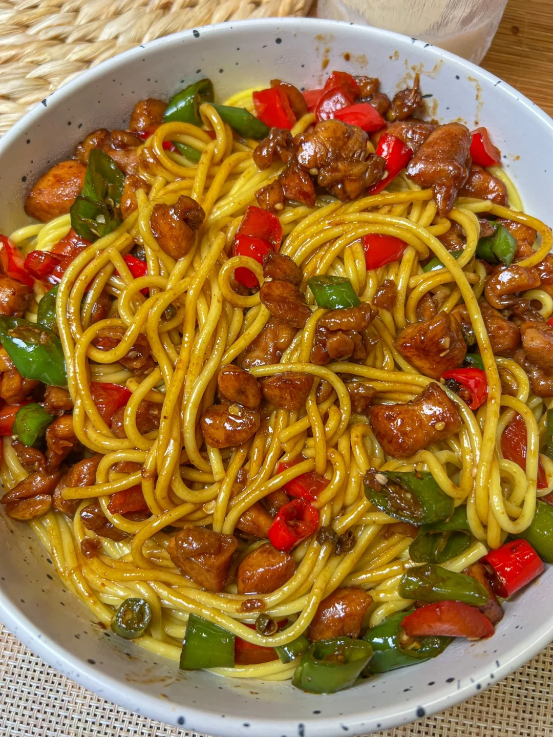 我简直太出息了！！爆辣鸡丁拌面我做出来了！！