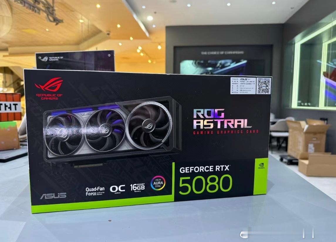 国内RTX50系列显卡渠道价再度上调，RTX5080 16GB批发价直接涨约2000元，从12700-13500元来到14500-15000元；RTX5070Ti 16GB涨幅也超600元。华硕、技嘉相继开启调价，覆盖5080、5070Ti、5070、5060Ti多款型号，就连华硕旗下AMD显卡也同步涨价。
 
本轮涨价核心原因，一方面是5080 16GB传出停产消息，供 ​
