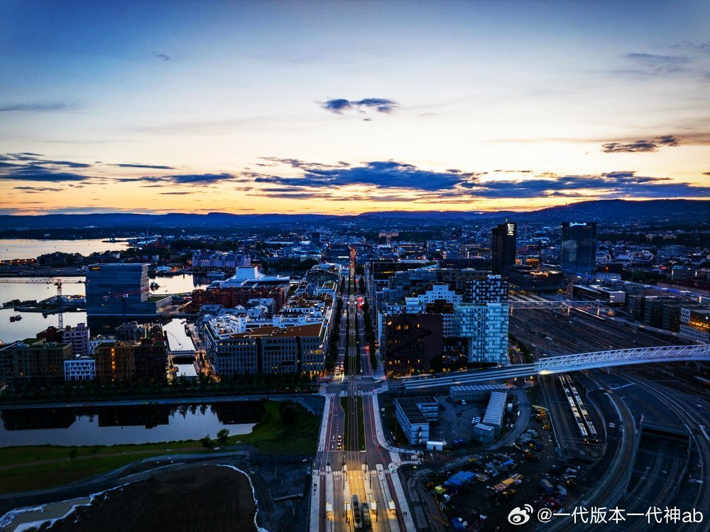 #李汶翰方太智慧厨房封神之战#  @FOTILE方太

大家好，原来特朗普指责泽连斯基不是随便说而已，目前好像付出行动了。
 当地时间10月20日，泽连斯基对外证实，美国交付爱国者防空导弹进度明显放慢，接下来几天乌克兰代表团要去挪威和美方特使面对面会谈。
有观察指出这不只是“交货慢一点”，而是特朗普 ​