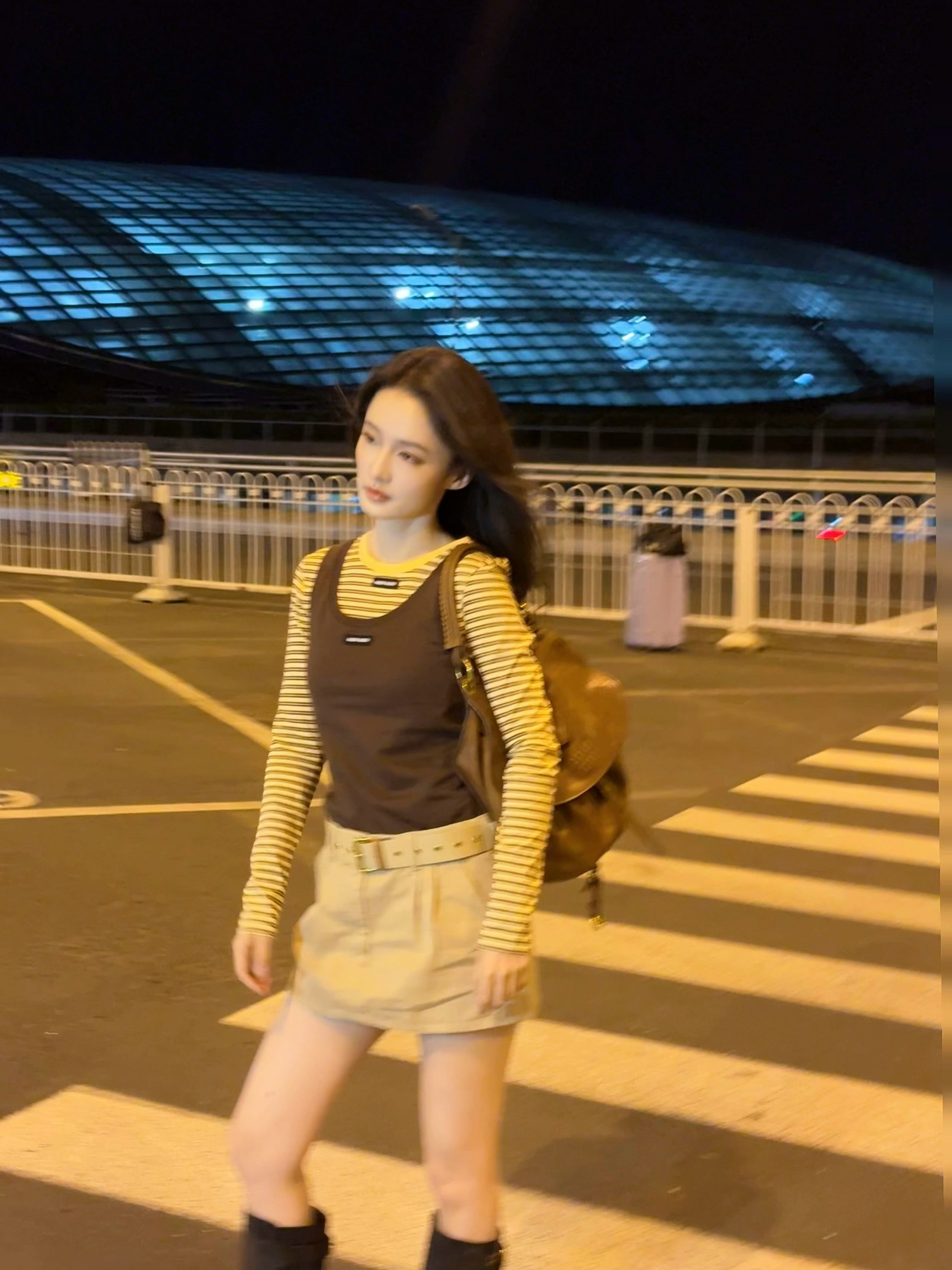 #李沁[超话]#  挑战用100张live图 全程记录一次时装周之【出发巴黎✅】
总进度📝15 % 
✈️ ​