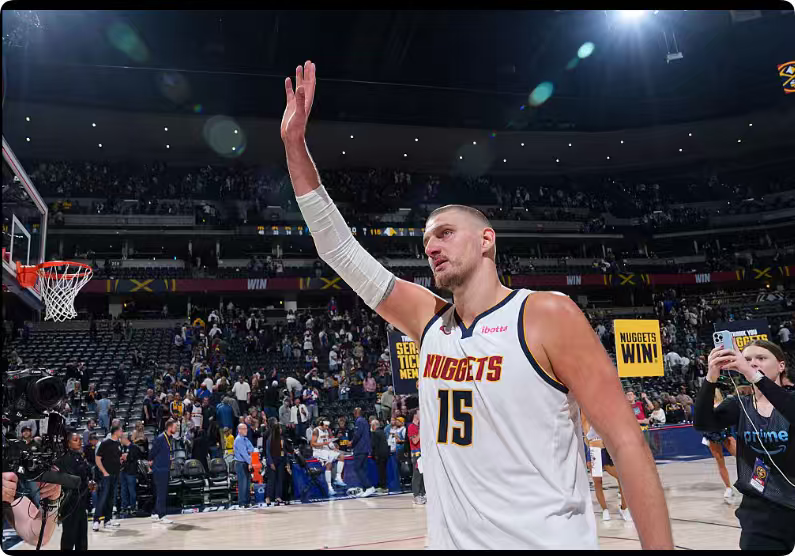 约基奇三双数据记录并列第一    NBA官网发布，4月28日，约基奇得...