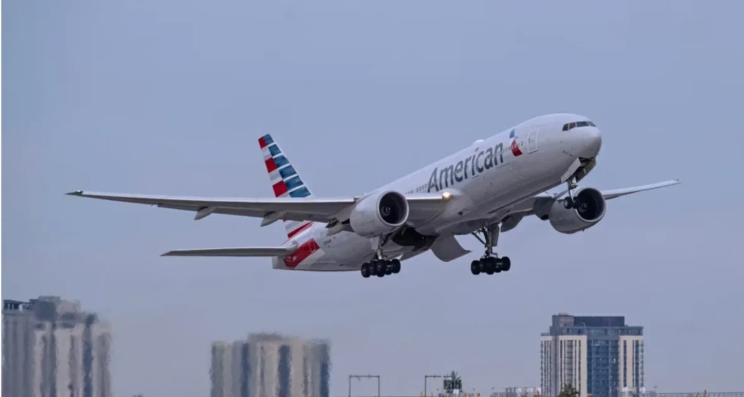 波音777：紧急返航！