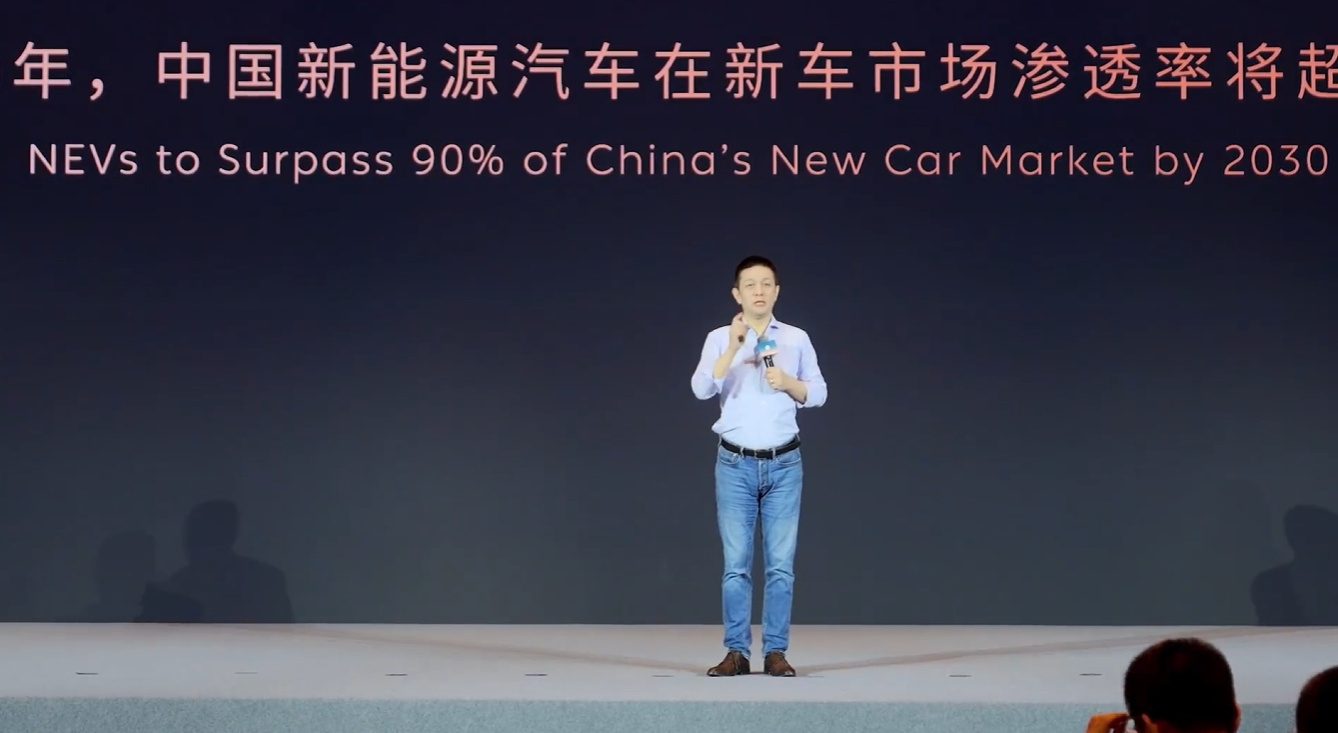   现在的纯电车，已经越来越像一台会移动的智能终端了。 以前买车，配...