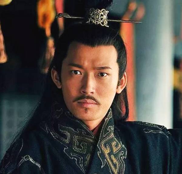 孙权：三国最强“苟王”，靠什么熬死所有对手？

大家好，我是你们的老朋友，今天咱们来聊聊三国里最被低估的狠人——孙权。

提起三国，大家张嘴就是曹操奸雄、刘备仁义、诸葛亮神机妙算。轮到孙权呢？很多人脑子里蹦出来的第一个词可能是——“孙十万”。啥意思？公元215年，孙权亲自率十万大军攻打合肥，结果被张