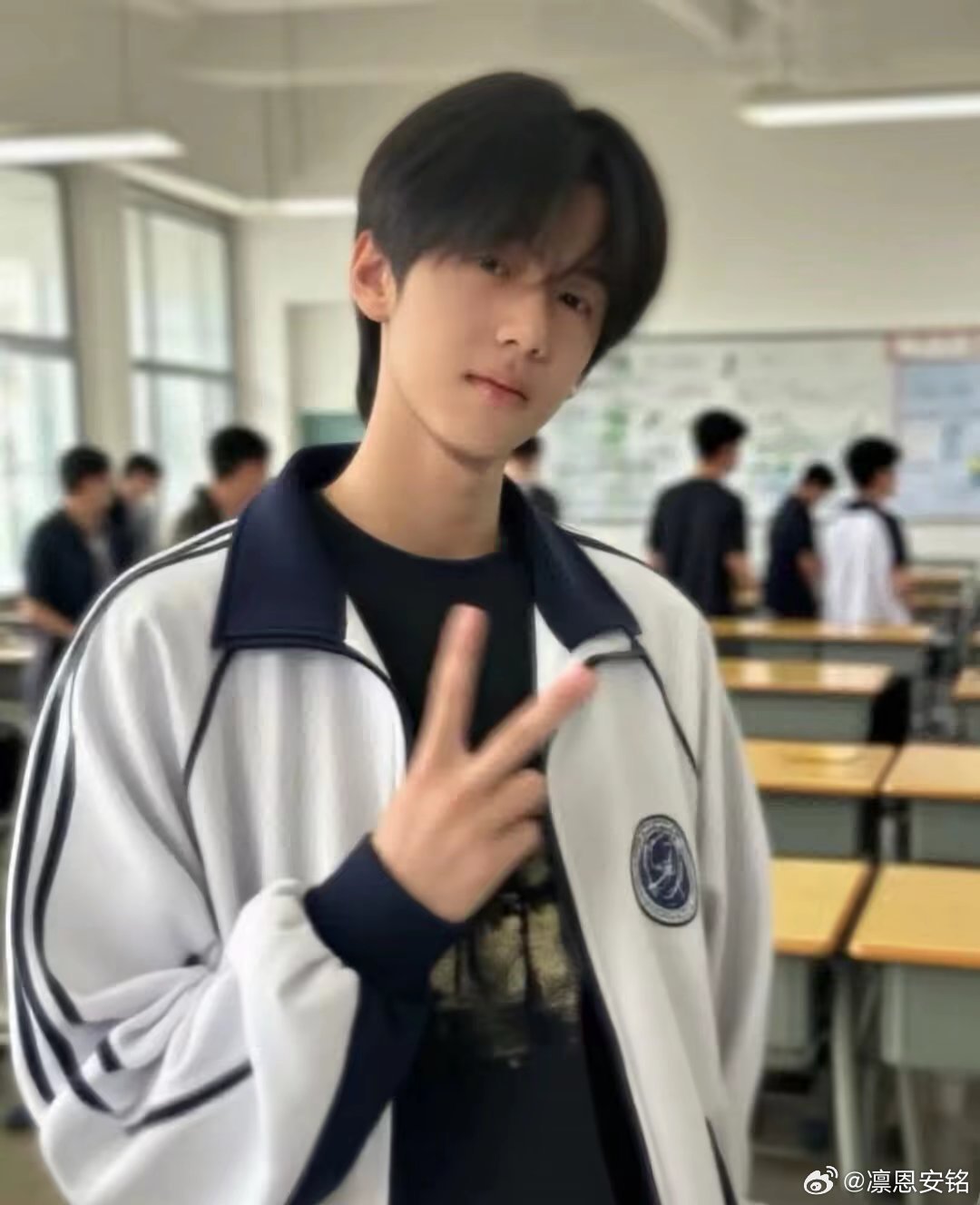 #林子烨[超话]# lzy#林子烨未来可期#lzy#林子烨大梦归离# 

人很容易被与自己互补的人吸引 但真正爱上且走进心里的 是那个最像自己的人

​