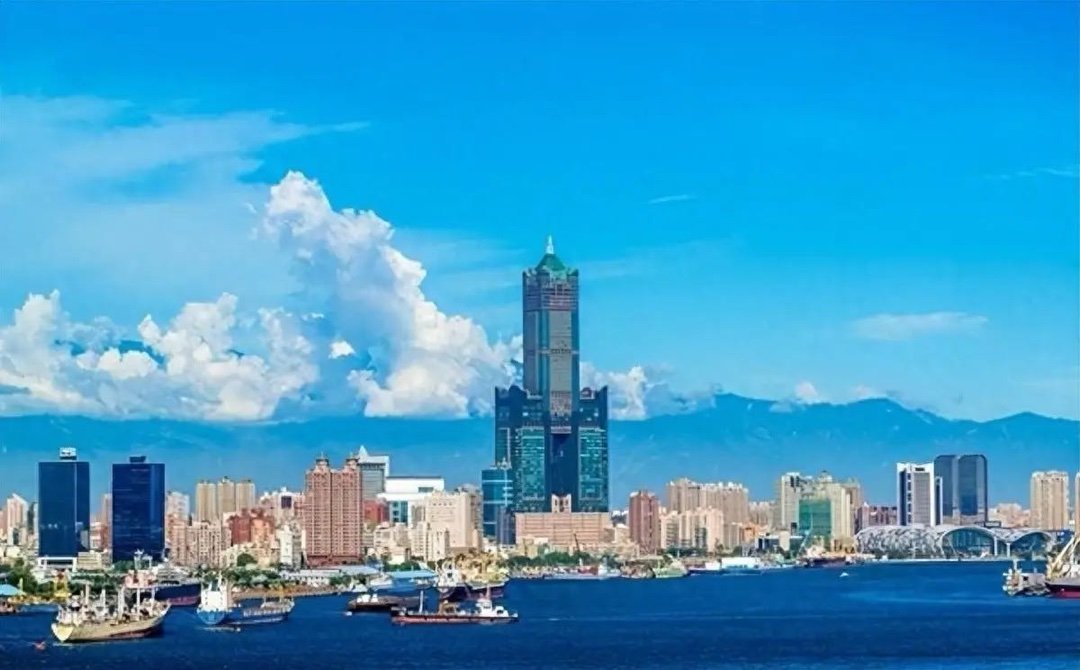 《若不及时快速地解决台湾问题，有可能出现无法挽回的局面！_美方_美国_赖岳谦》 评论员赖岳谦分析指出，美方非常清楚大陆方面在台湾问题上的立场，这一立场清晰且绝不动摇。 他进一步指出，美国的战略目标与乌方不同，美方希望通过消耗战让俄罗斯与乌克兰彼此消耗，同时使欧洲经济崩溃，让美国的石油 ​
