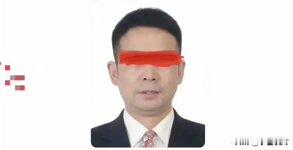 南方医科这件事反转之后，
导师王老师身上出现两个很现实的变化。

第一件就是，大家对这位导师的看法完全变了。

最开始网上一堆传言，很多人都在指责质疑他。家属放出聊天记录后大家才看清，学生家里出事，王老师主动掏钱帮忙，一直惦记学生家人的情况，学生想退学，他也耐心开导，不少人都说他是个好老师。

第二