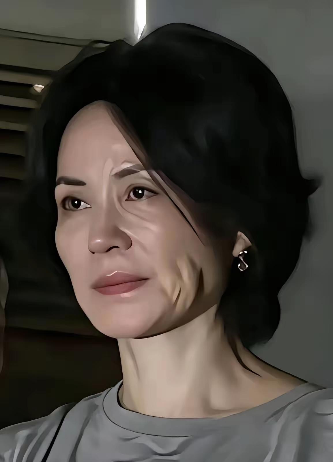 窦唯那句“这是一场阴谋”，至今没人能破译。但你看王菲和高原后来活成的样子，答案其实早就写在了台面上。
感情里最狠的报复，从来不是撕破脸，而是把自己活成对方高攀不起的样。
先把账算清楚
1999年那场离婚，窦唯当着镜头说“阴谋”的时候，王菲30岁，高原还没正式上位。到了2002年，窦唯和高原领证结婚，