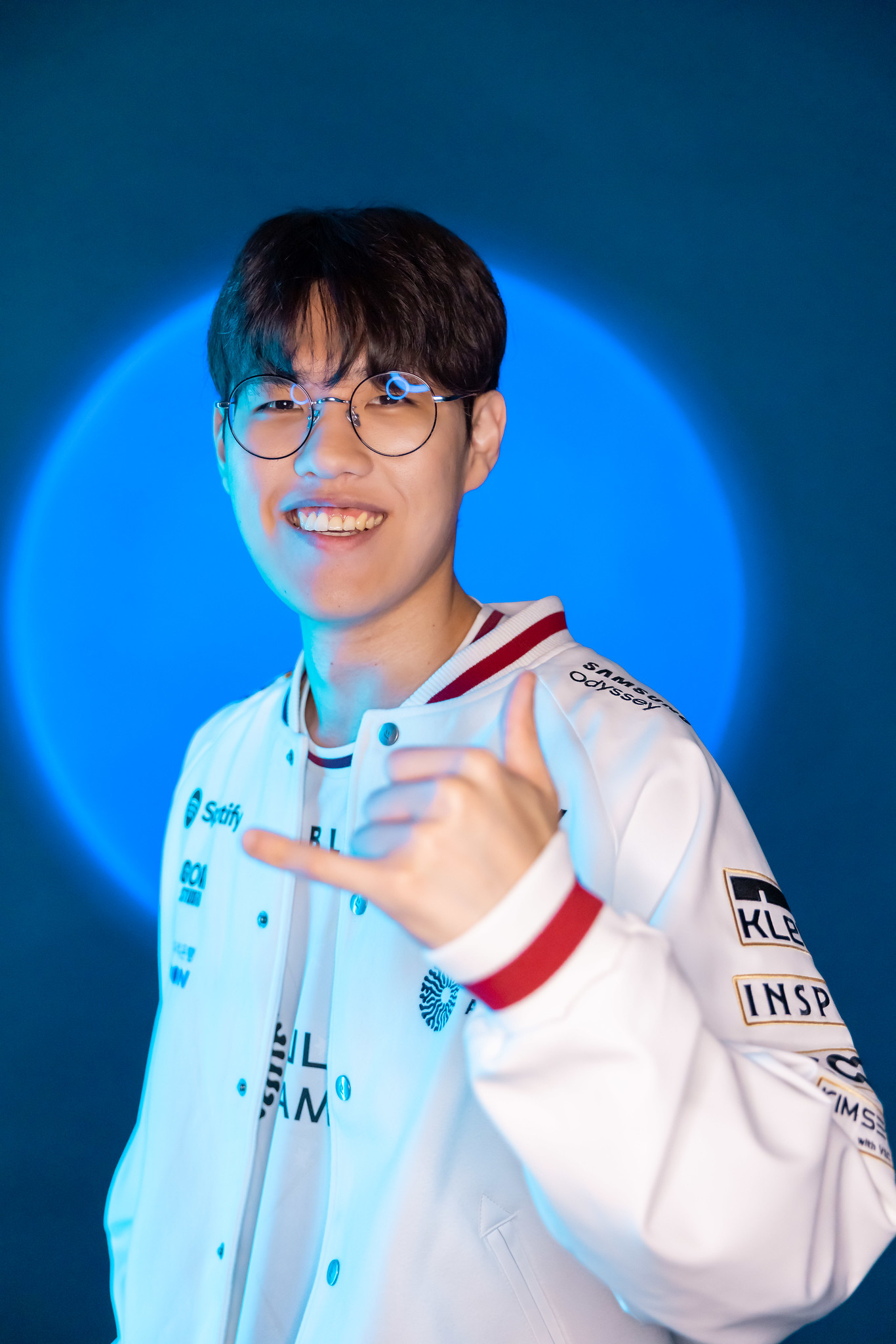 【S16】T1哥几个搞怪的公式照英雄联盟S16T1晋级S16淘汰赛