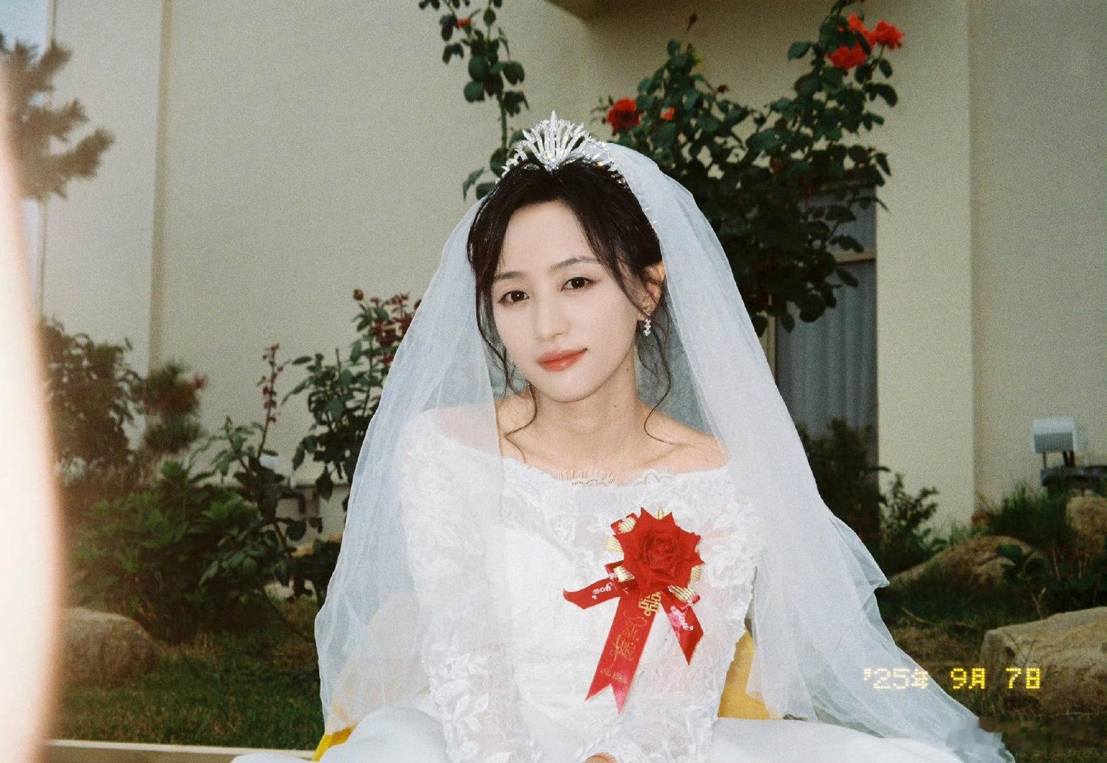 #黄婷婷[超话]# 怎么能有人随便一拍就这么美。。。 ​
