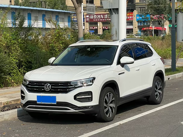 大众 探岳 2020款 330TSI 两驱豪华智联版，2.0T自动挡，7.7万公里，几万元的合资大空间SUV，有操控 有颜值，油耗低，品质好，内外崭新，私家精品。年轻男女开着适配，中年用户开着时尚年轻，奥迪Q3同平台，大牌品质，放心购买！可分期，支持置换！#大众探岳 #二手车 #SUV