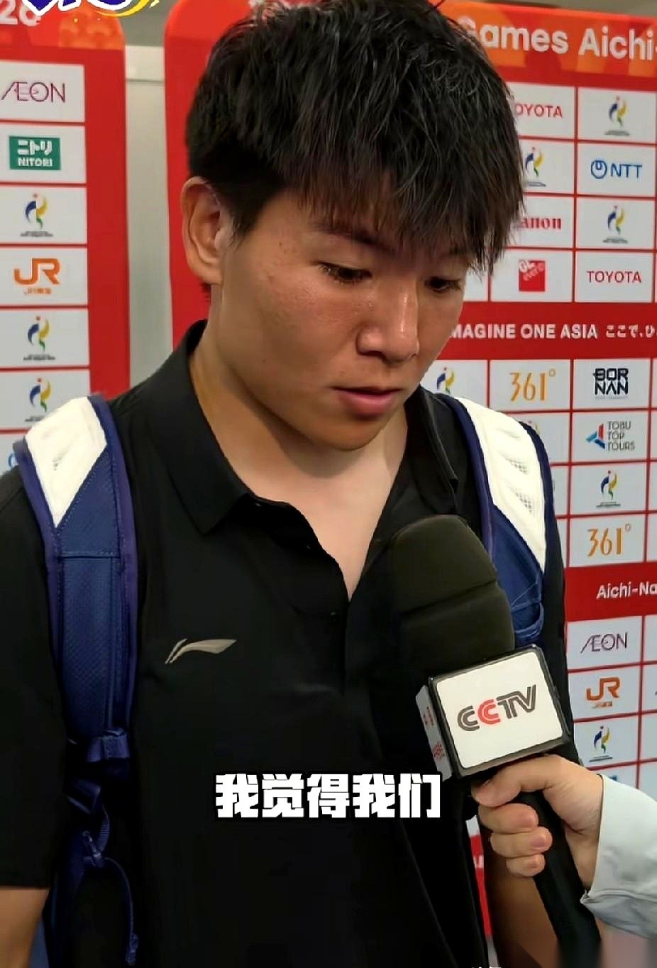 U23国足徐彬留洋英国这事儿，最近又成了球迷嘴里的热议话题，大家最纳闷的是：怎么去欧洲转了一圈，水平没涨，反而还掉价了？
顺着这趟留洋轨迹往下看，一切都有迹可循。
第一步，步子迈得太大。在国内中超的场子上，他连首发都还没完全坐稳，脚下的活儿还没磨明白，就直接飞去了英超狼队。
现实很快就浇了盆冷水。狼