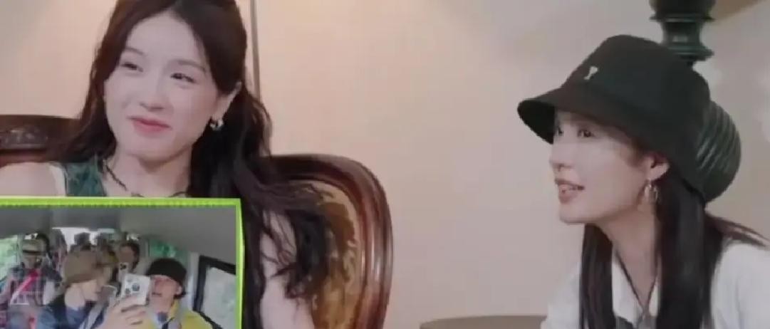 之前脾气直的那英当面让张雅琪别总盯着手里的镜子看，这回陈数又随口点破了她妆太浓的事实，直接让这个小姑娘臊得连手都不知道往哪放

多亏李沁坐在旁边反应快，赶紧开口往回捞，硬生生把这厚重的妆感圆成了刚出发时特有的烟熏风格，这才勉强保住了面子没让气氛彻底冷下来

其实隔着屏幕大伙儿都能觉察出那粉底打得有多