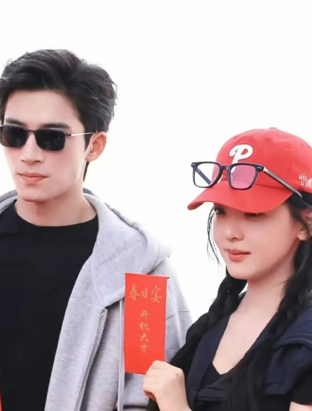 《春日宴》主演阵容官宣！
《春日宴》领衔主演王星越，章若楠，特别出演：全伊伦、朱博岩、李孝谦、吴浔知夏、佟梦实、周益如、姜之南、袁文康，不知不觉，02年的王星越，咖位上已经是流量生花里的老大哥了，朱博岩05年的，开心麻花艺人，李孝谦01年的，光线传媒艺人，吴浔知夏04年的，壹心娱乐艺人，周益如05年
