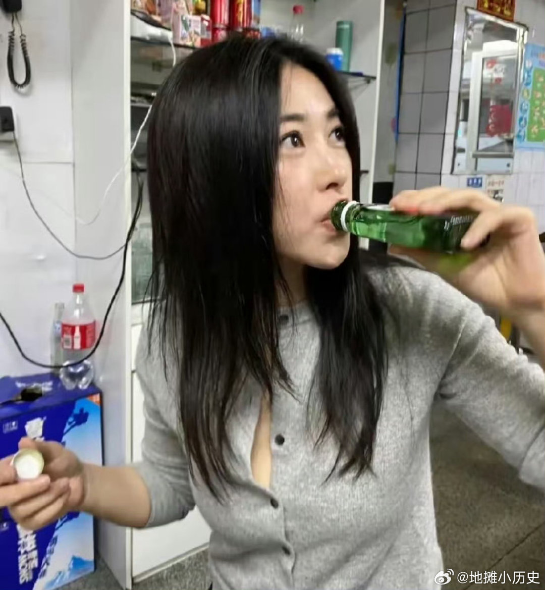朱珠这是小酒吗，这算什么水平？[并不简单] ​