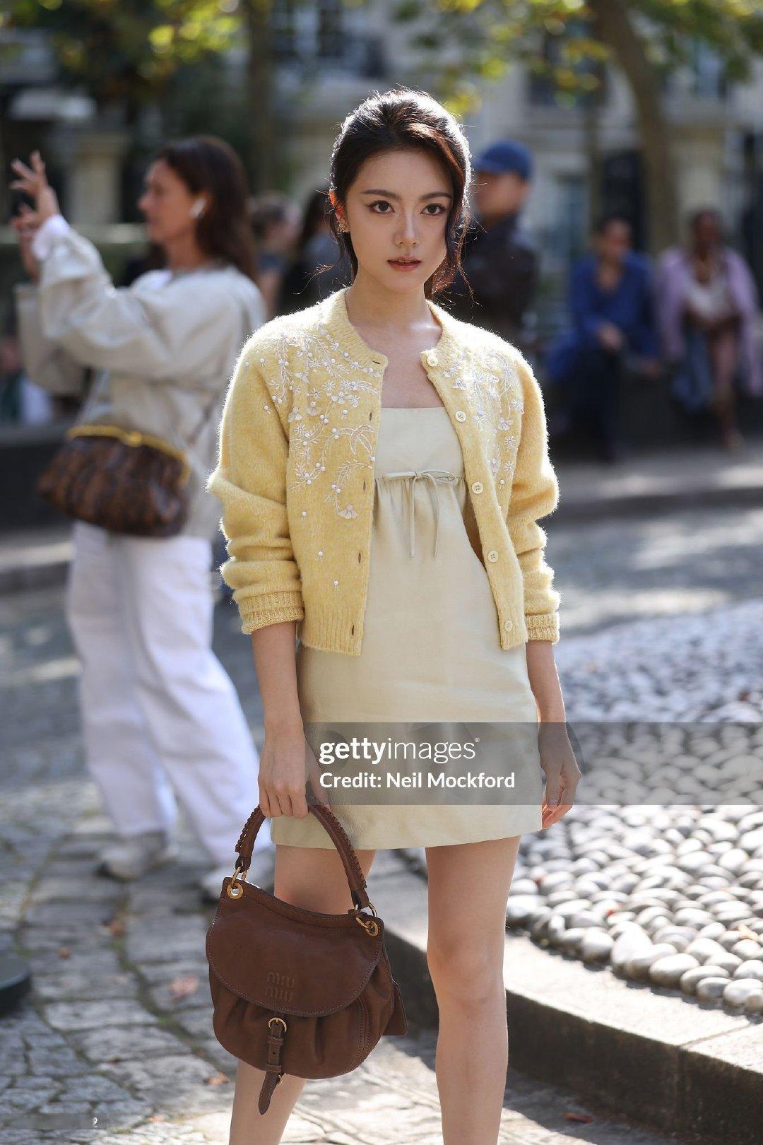 g社来也

#赵今麦miumiu品牌大使# 
#赵今麦g社生图含金量# ​