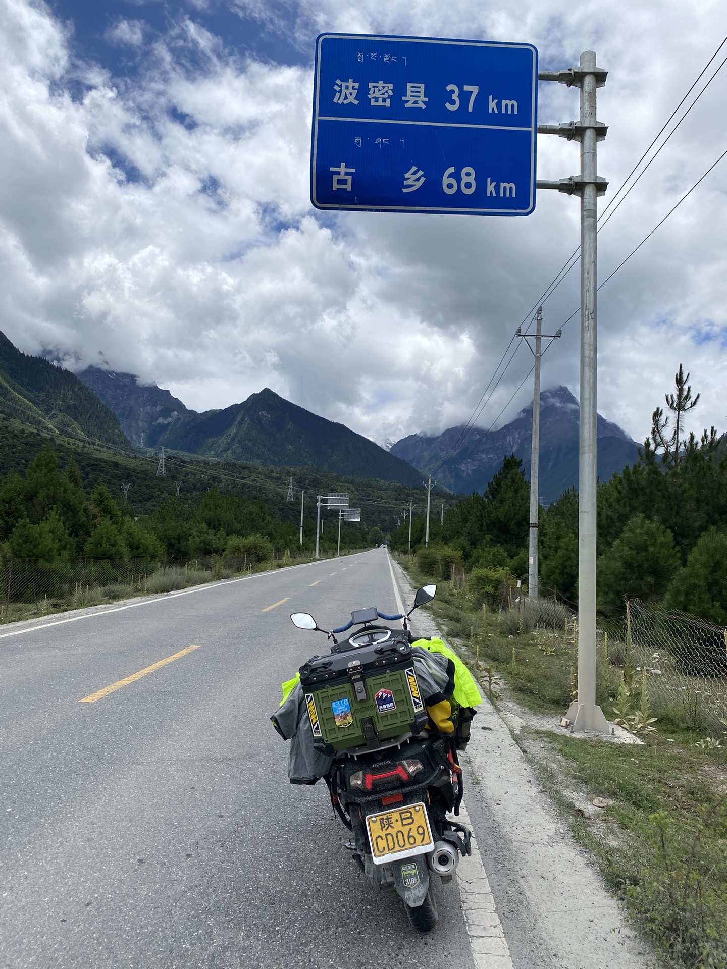 <p>第一视角 机车摄影 骑帅不骑快 踏板摩托 原创视频 <!--{i...