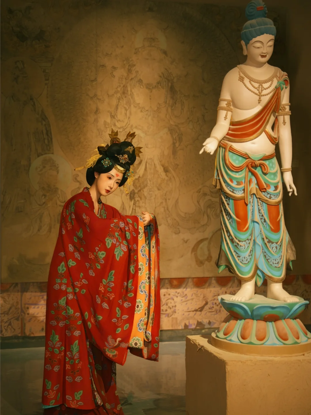 来敦煌只干2件事：去莫高窟、拍供养人