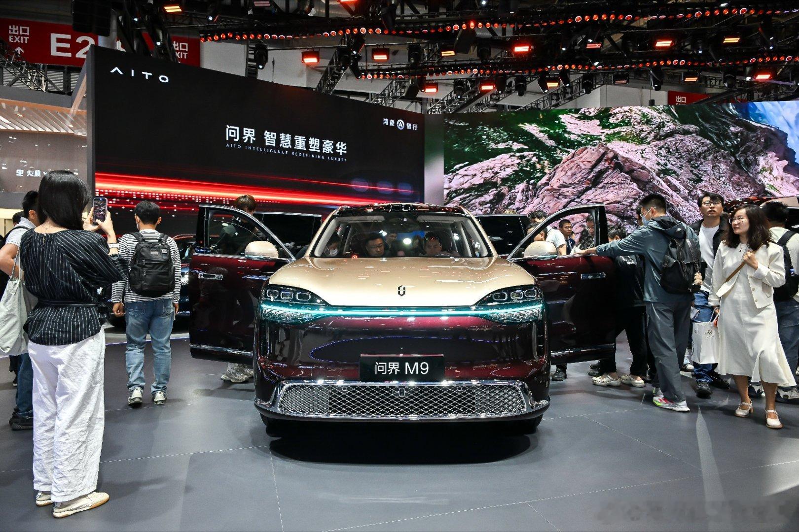车界"华为"再封神!全新一代问界M9预售开启，问界M6成25万级黑马?...
