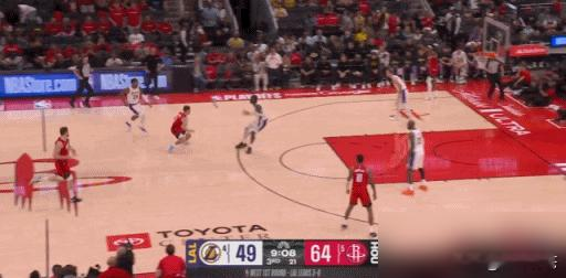 申京刚拼出年度最佳封盖，扭头一看，队友直接在三分线外滑跪，把球权送回去...