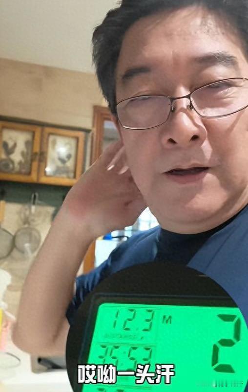 63岁水均益独居北京小房，二婚妻子海外带娃，生活现状曝光堪忧