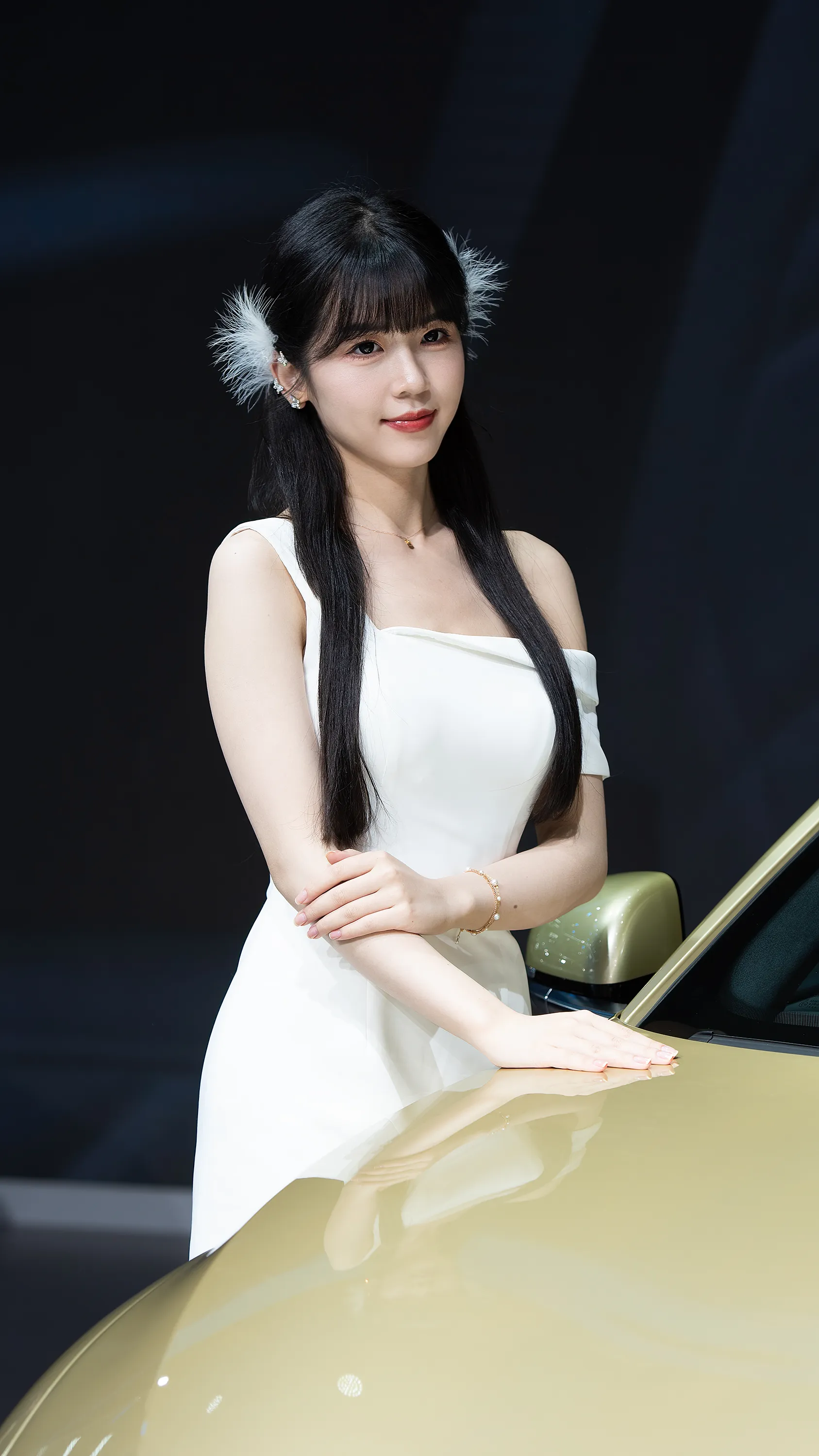 车展美女好看的小姐姐