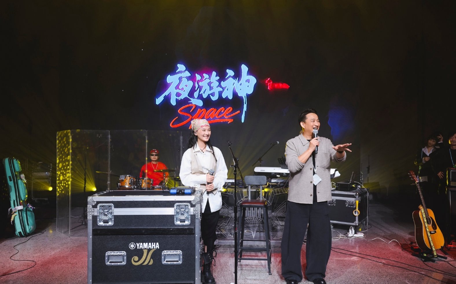 走两步就能看到明星看戏剧确实是享受 #乌镇戏剧节两步一个明星##乌镇戏剧节走两步偶遇一个明星# ​