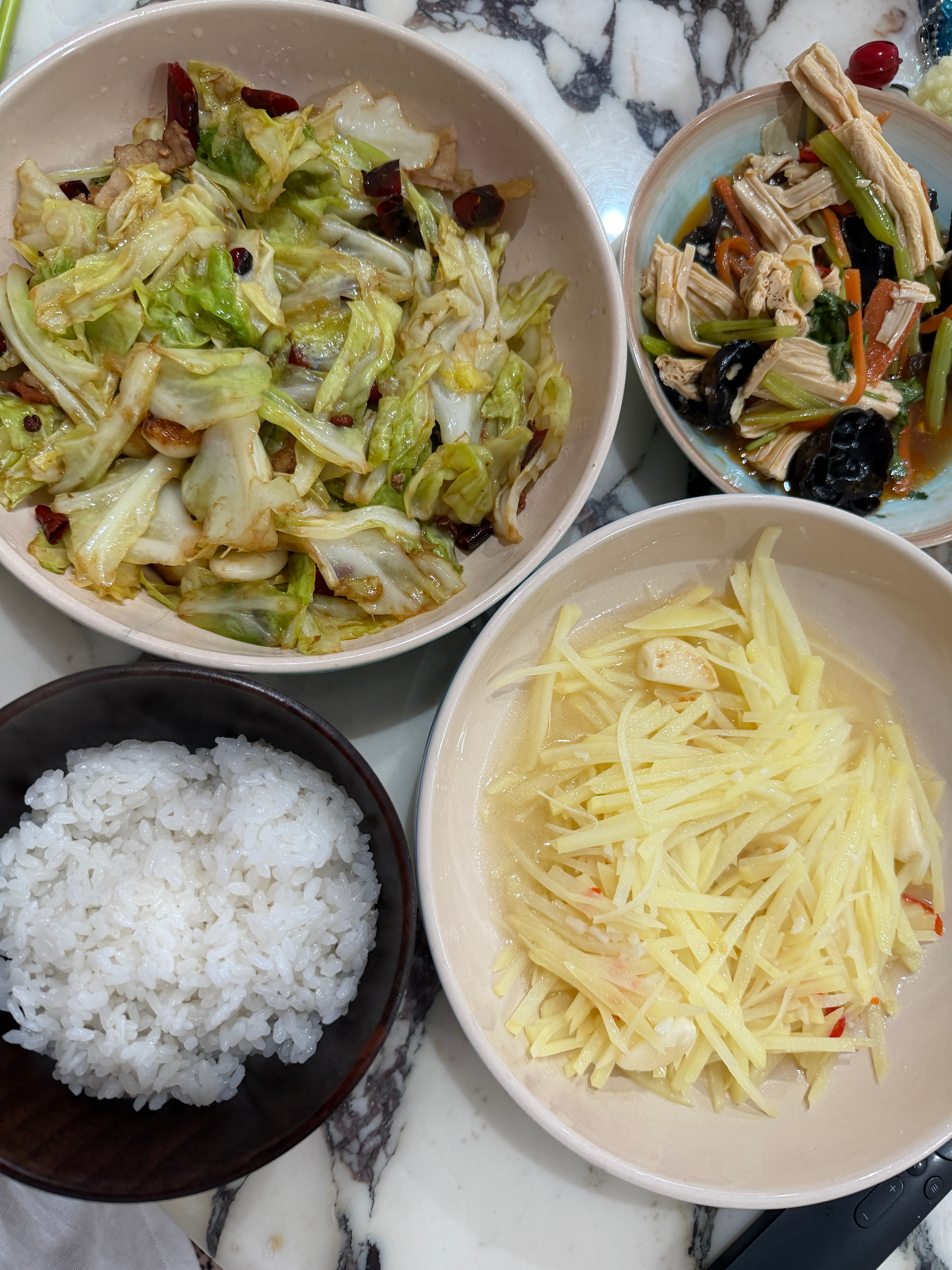 很久没开火了 专门炒了菜来看兰香大婚 ​​​