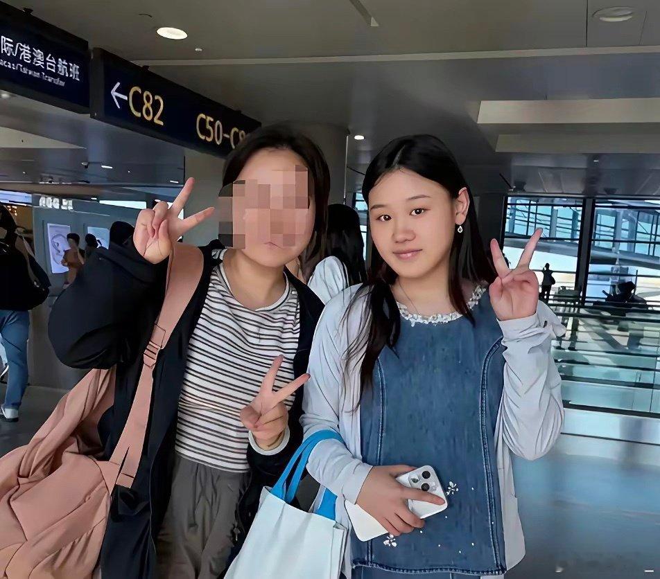 好奇查了一下张家齐的经纪人不查不知道，一查惊讶了。​她的经纪人叫做Alice。曾经是体育记者，长期跟队采访，熟悉运动员的困境，也很有舆论嗅觉，后来才转型做了经纪人。 ​