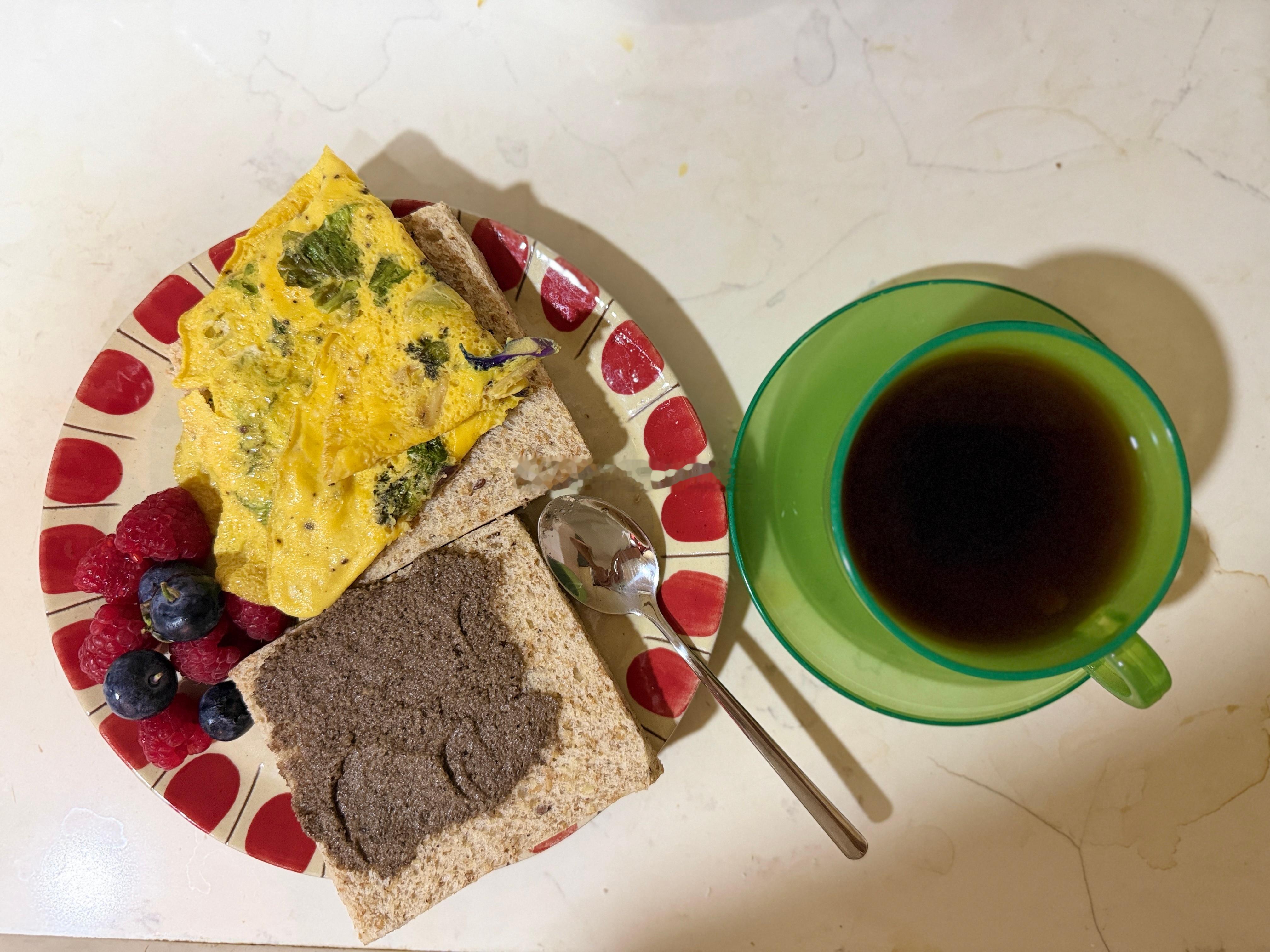 Good morning!今天吃我妹送的黑松露酱，好香，让我回忆起了在云南的日子[收到]说个恐怖故事：今天10.5号了，还有2天就要上班了[doge] ​​​
