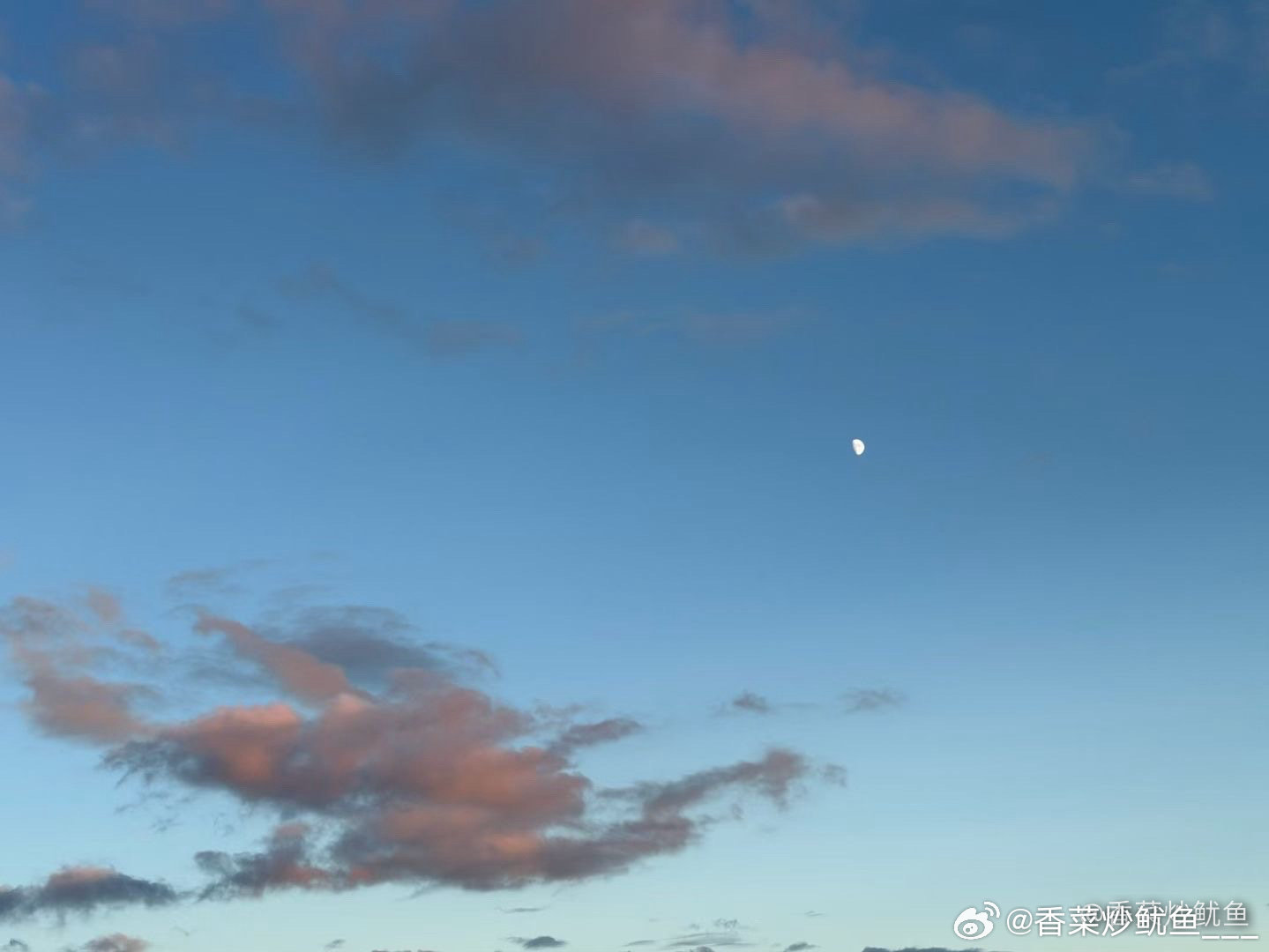 天空天空你在哪 离我好近又好远🥺 ​
