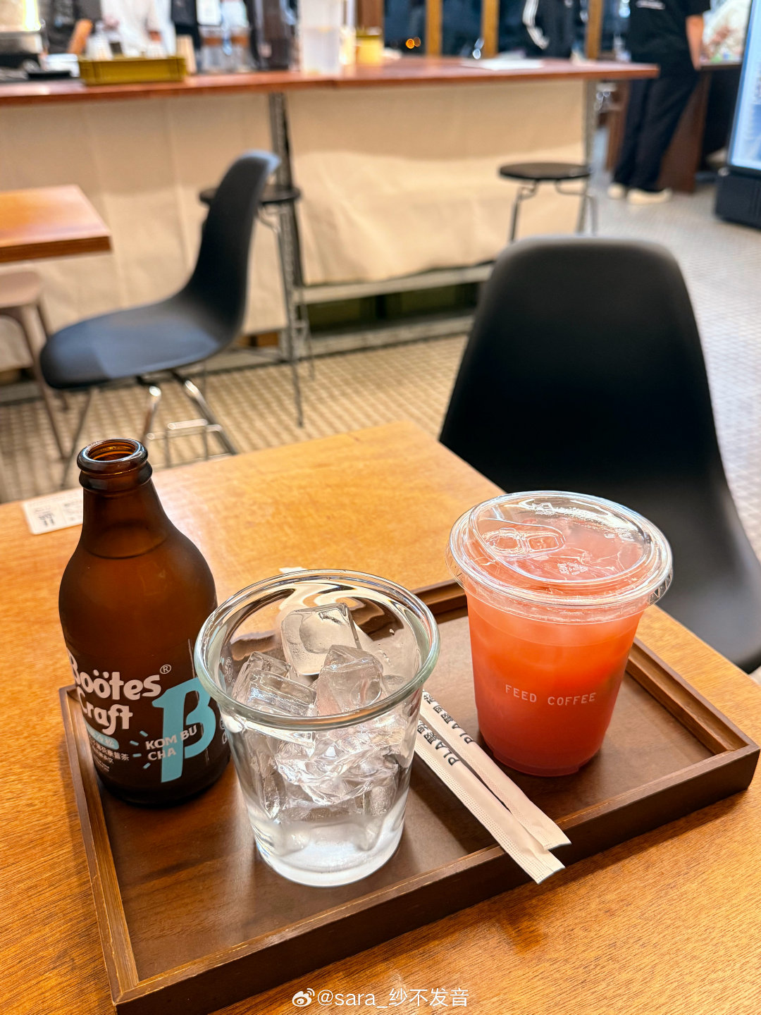 他老说我平时出门穿的不够潮流，买给我的鞋子又不拿出来穿，可是穿的那么潮，不还是要骑共享单车。 ​