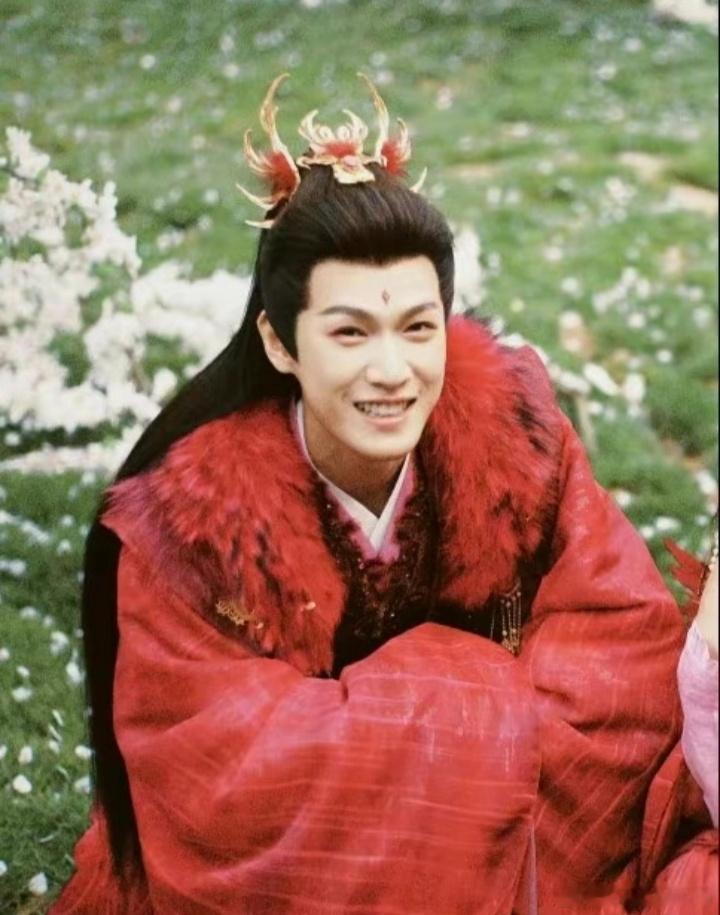 #李昀锐30岁生日快乐# lyr#李昀锐士兵荣耀# 

   小林这是我陪你度过的第三个生日，今天是我喜欢你的第962天，从《神隐》的鸿奕开始认识了你，因为你看了《星汉灿烂》也认识了袁善见这个角色，再看完《星汉灿烂》之后，开始喜欢你，慢慢的开始了解你，喜欢上了你在日常生活中的样子，看 ​