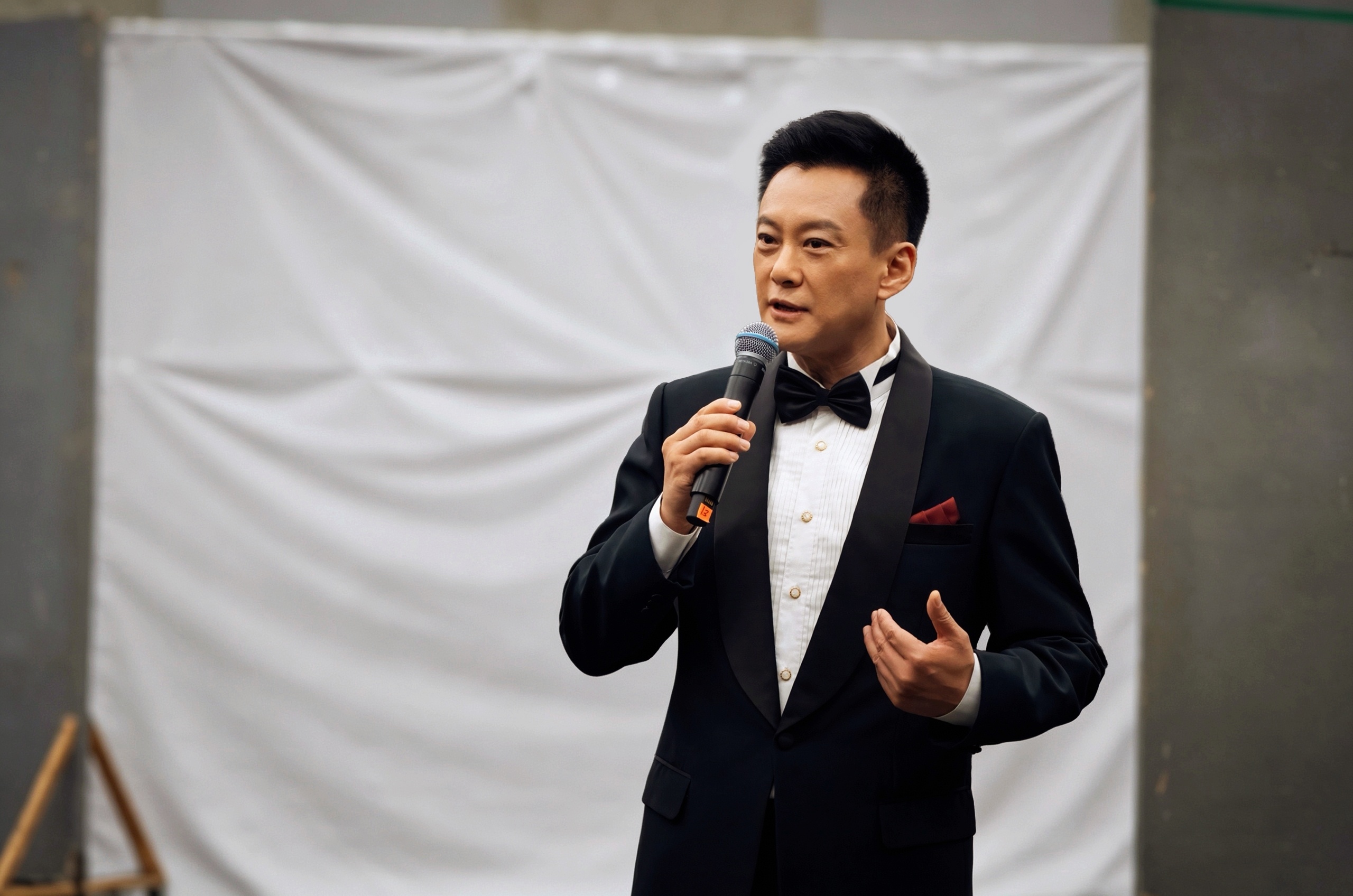 8月24日，国家大剧院新制作话剧《一江春水向东流》举办媒体探班活动。该...