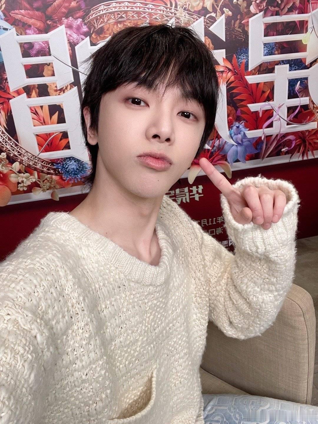 #华晨宇[超话]##2026华晨宇火星演唱会# hcy#华晨宇量变临界点#
是帅！正面看，帅！背面看，帅！左边看，帅！右面看，帅！上面看，帅！下面看，帅！用苹果手机看，帅！用华为手机看，帅！用小米手机看，帅！用三星手机看，帅！用oppo手机看，帅！用vivo手机看，帅！用八八四八手机看，帅！ ​