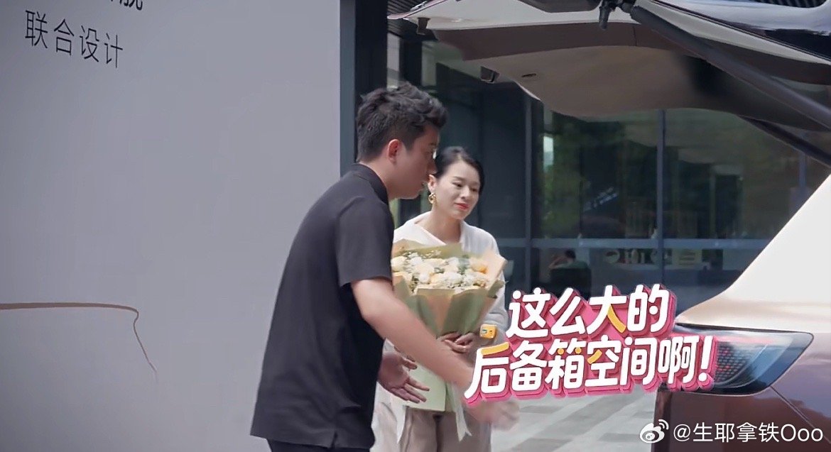#胡杏儿为一家五口选择奕境X9# 奕境X9正式上市 | 限时优惠价27.98万元起，这个价格对市场很有冲击力，主打三排平权大六座，不再只把资源堆在第二排，重视第三排乘坐体验，适合经常全家6人出行的家庭用户￼，通勤用电，长途没有里程焦虑，完美适配国内家庭既有城市通勤、又要节假日长途出游的用车场景， ​