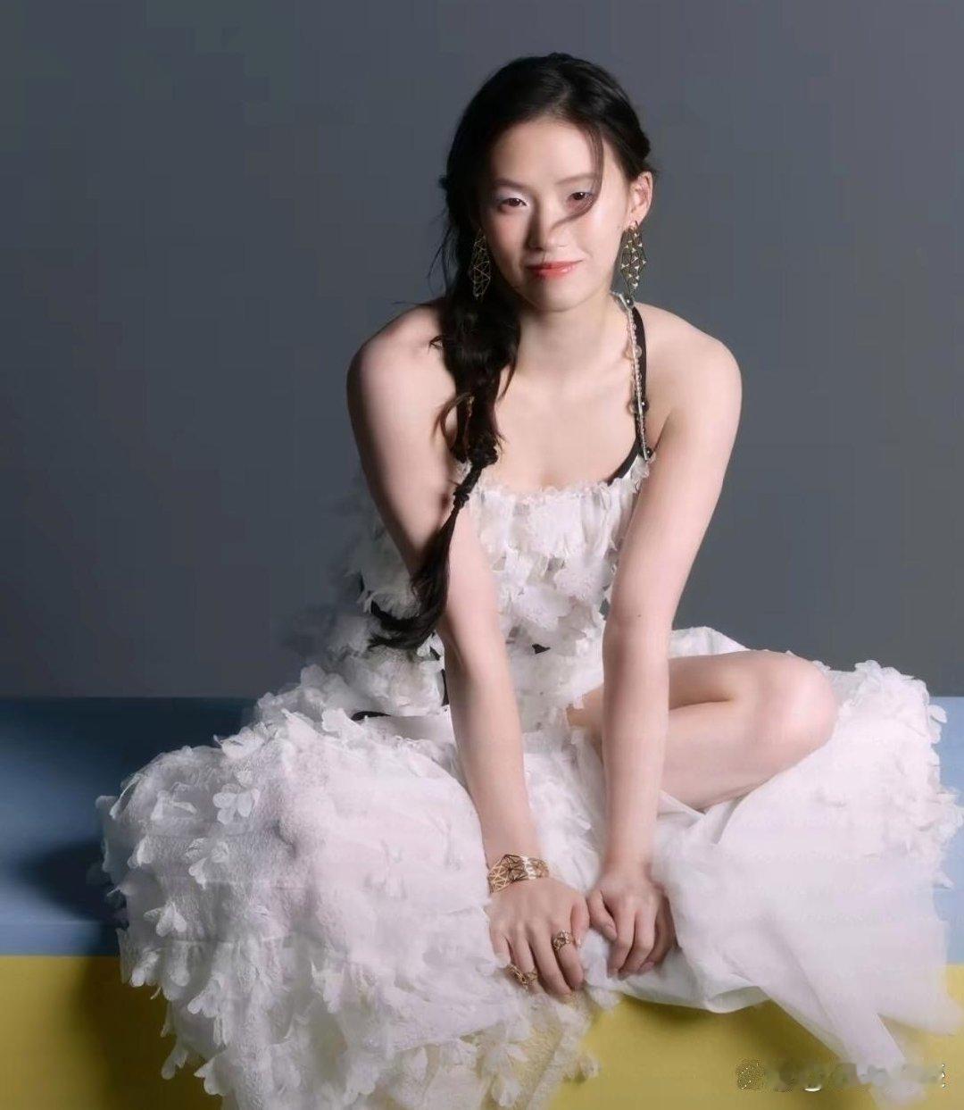 陈芋汐杂志照，好有健康的时尚美 ​